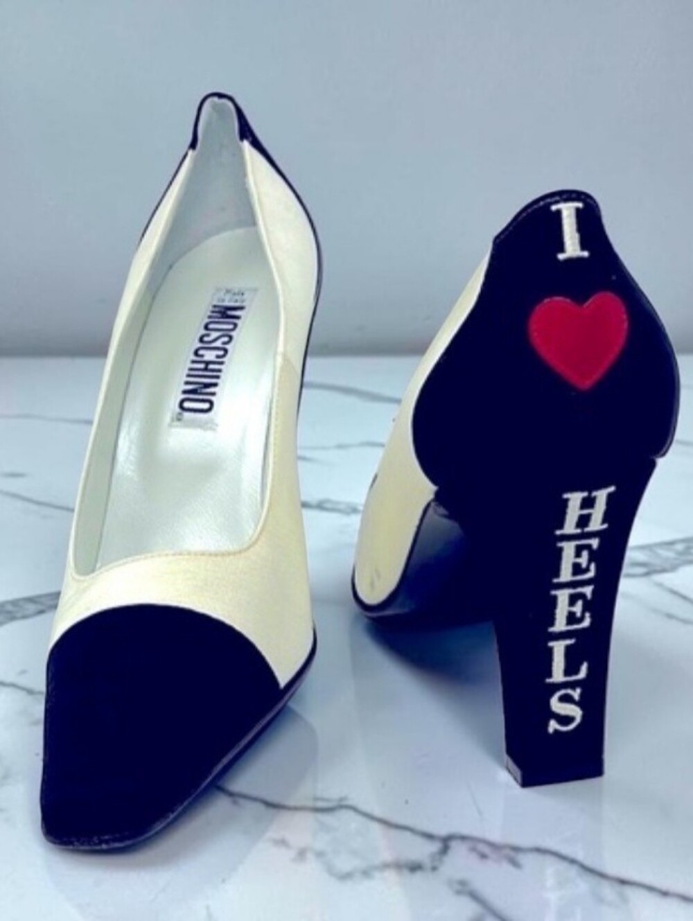 Vintage 90'S Moschino NWOT I Love Heels  Red Heart Pumps Made in Italy Size 39
